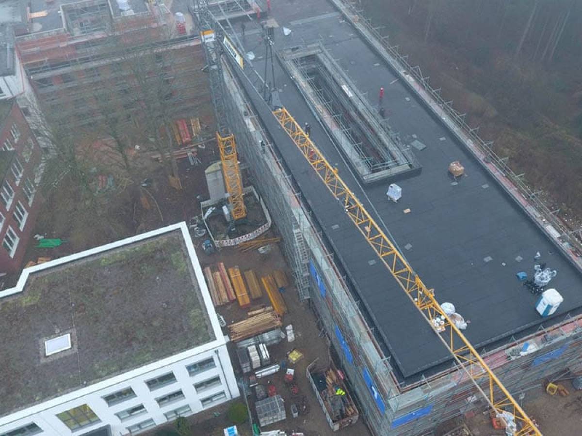 1700 de metri pătrați de acoperiș înclinat din spumă rigidă pe clinica de boli psihosomatice Ginsterhof